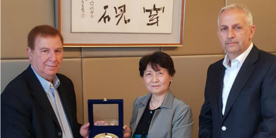 Αξιωματούχοι της ΚΟΕ συναντήθηκαν με την Πρέσβειρα της Ιαπωνίας